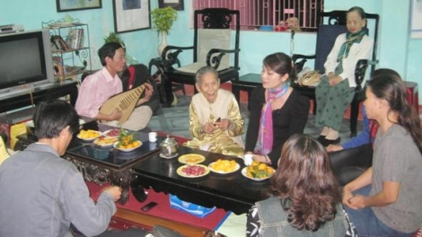 Nguyễn Thị Diệu Bình - Người lặng lẽ giữ hồn ca Huế (08/3/2017)