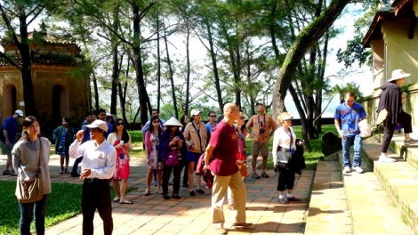 Lần đầu tiên Việt Nam có Bộ Quy tắc về ứng xử văn minh trong hoạt động du lịch. (Thời sự chiều 17/3/2017)