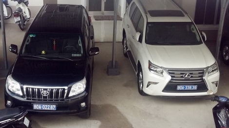 UBND tỉnh Cà Mau đã trả lại 2 chiếc xe ô tô đắt tiền mà doanh nghiệp tặng hồi năm ngoái. (Thời sự đêm 03/3/2017)