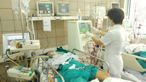 Thêm 1 trường hợp ở Hà Nội tử vong do ngộ độc rượu methanol (Thời sự trưa 14/3/2017)