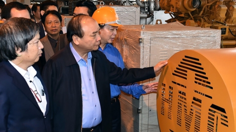 Thủ tướng Chính phủ Nguyễn Xuân Phúc  khảo sát mô hình công nghệ điện từ rác  – một sáng chế hoàn toàn “made in Việt Nam” đang được ứng dụng thành công tại Khu Công nghiệp Đồng Văn 2, tỉnh Hà Nam (Thời sự chiều 18/3/2017)