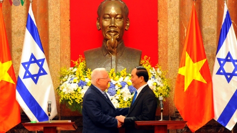 Chủ tịch nước Trần Đại Quang đón và hội đàm với Tổng thống Israel Reuven Ruvi Rivlin. Hai bên nhất trí nâng kim ngạch thương mại song phương lên 3 tỉ đô la Mỹ trong những năm tới (Thời sự chiều 20/3/2017)