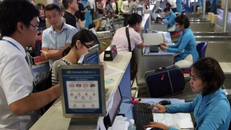 Áp thêm khung giá sàn cho vé máy bay: Hạn chế sự cạnh tranh, bất lợi cho người tiêu dùng (Thời sự trưa 06/4/2017)