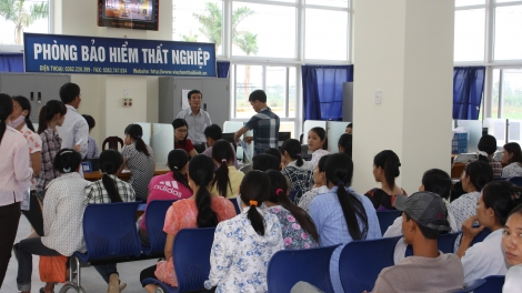 Chính phủ thống nhất đề xuất điều chỉnh giảm mức đóng bảo hiểm thất nghiệp đối với người sử dụng lao động từ 1% xuống còn 0,5% quỹ tiền lương tháng (Thời sự trưa 8/4/2017)