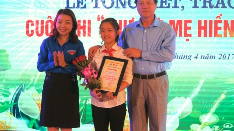 Câu chuyện cảm động về em Nguyễn Anh Thư, học sinh lớp 9, trường Trung học cơ sở Anh Sơn, Nghệ An với lá thư gửi người mẹ quá cố. (26/4/2017)