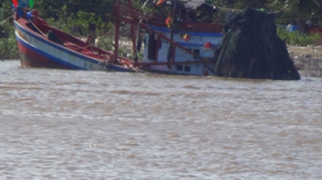 Tại Bạc Liêu xảy ra vụ chìm tàu nghiêm trọng khiến 2 người tử vong và 12 người nhập viện (Thời sự chiều 6/4/2017)
