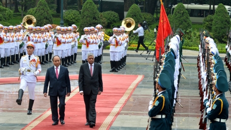 Thủ tướng Nguyễn Xuân Phúc chủ trì lễ đón Thủ tướng Sri Lanka Ranil Wickremesinghe và phu nhân thăm chính thức Việt Nam từ ngày 16 - 19/4 (Thời sự trưa 17/4/2017)