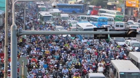 Đề xuất của các chuyên gia về việc hạn chế, tiến tới cấm hẳn xe máy ở thành phố Hồ Chí Minh: Những phản ứng trái chiều. (21/4/2017)