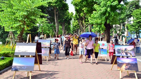 Không khí nghỉ lễ 30/4, 1/5 rộn ràng tại nhiều điểm du lịch trong cả nước (Thời sự chiều 01/5/2017)