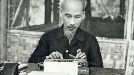 Học tập đạo đức, phong cách Hồ Chí Minh như thế nào để lòng dạ luôn trong sáng, không bị sa vào chủ nghĩa cá nhân (18/5/2017)