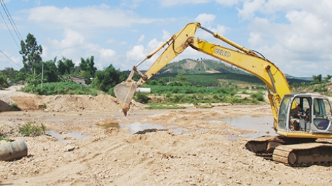 Khan hiếm, giá cát tăng cao- ngành xây dựng gặp khó (23/5/2017)
