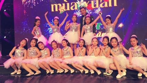 Người say mê truyền cảm hứng nghệ thuật múa dân gian, dân tộc cho trẻ thơ (22/5/2017)