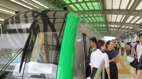 Trong ngày đầu tiên mở cửa tuyến đường sắt Cát Linh-Hà Đông đã có gần 4.000 người tham quan (Thời sự đêm 20/5/2017)