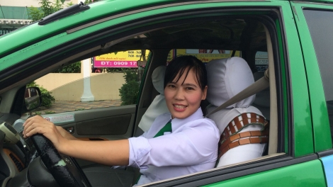 An toàn về nhà: Khi người phụ nữ làm nghề tài xế (18/5/2017)