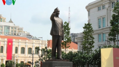 Nhiều địa phương trên cả nước tổ chức Lễ dâng hương báo công với Bác và biểu dương nhiều tập thể, cá nhân học tập và làm theo tấm gương đạo đức Hồ Chí Minh, nhân kỷ niệm 127 năm sinh nhật của Người (Thời sự trưa 19/5/2017)