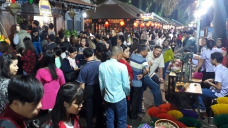 Bế mạc Festival nghề truyền thống Huế 2017 với chủ đề “Tinh Hoa nghề Việt” - tôn vinh các nghệ nhân làng nghề (Thời sự đêm 01/5/2017)