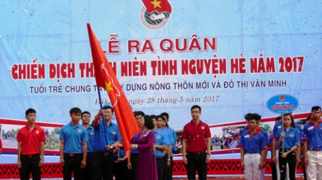 Trung ương Đoàn thanh niên Cộng sản Hồ Chí Minh ra quân Chiến dịch thanh niên tình nguyện hè "Tuổi trẻ chung tay xây dựng nông thôn mới và đô thị văn minh" (Thời sự chiều 28/5/2017)