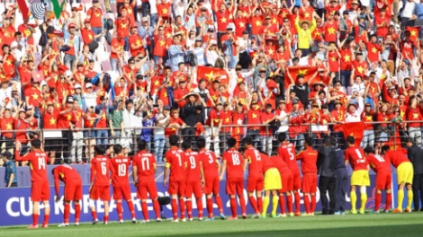 Người hâm mộ Việt Nam tự hào dù đội tuyển bóng đá nam U20 Việt Nam sớm dừng bước tại sân chơi thế giới sau khi để thua 0-2 trước tuyển U20 Honduras vào chiều nay (Thời sự đêm 28/5/2017)