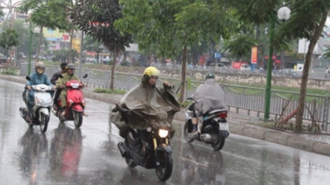 Sau 5 ngày nắng nóng đỉnh điểm, chiều nay Thủ đô Hà Nội và nhiều tỉnh phía Bắc đã xuất hiện mưa rào (Thời sự chiều 06/6/2017)