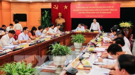 Làm việc với Bộ khoa học và công nghệ, Phó Thủ tướng Vương Đình Huệ đề nghị: tinh giản biên chế phải tránh tình trạng thừa cán bộ quản lý nhưng lại thiếu cán bộ khoa học có năng lực (Thời sự chiều 1/6/2017)
