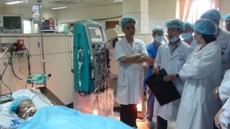 Bệnh viện Đa khoa tỉnh Hòa Bình sẽ được bổ sung từ 10 đến 15 máy chạy thận nhân tạo giúp bệnh nhân không phải xuống Hà Nội lọc máu định kỳ (Thời sự đêm 5/6/2017)