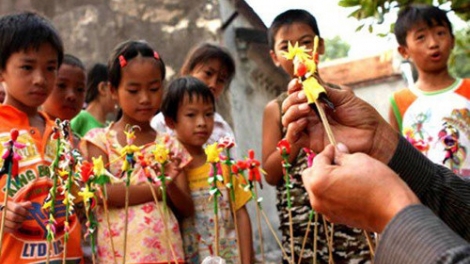 Chặng đường hơn 20 năm đam mê, gìn giữ nghề nặn tò he truyền thống của người nghệ nhân trẻ (1/6/2017)