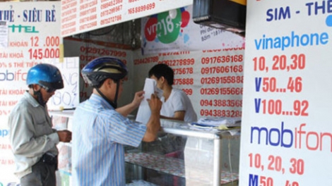 Nhiều người dân không đồng tình với quy định người dùng điện thoại phải cung cấp ảnh chân dung mới đủ điều kiện làm chủ sở hữu hợp pháp của một SIM số điện thoại (19/6/2017)