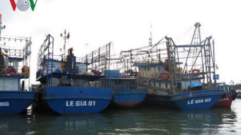 Tàu vỏ thép mới đóng cho ngư dân miền Trung đã hư hỏng: Liệu có sự bắt tay giữa đăng kiểm và các công ty đóng tàu để trục lợi? (23/6/2017)