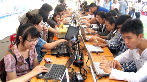 Cả nước có hơn 1 triệu 100 nghìn người trong độ trong độ tuổi lao động thất nghiệp, trong đó gần 140 nghìn người có trình độ đại học (Thời sự đêm 9/6/2017)