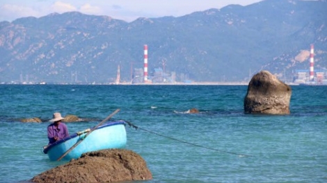 Việc mạo danh nhà khoa học tại Dự án nhận chìm gần 1 triệu mét khối bùn xuống biển Tuy Phong - Bình Thuận sẽ bị xử lý thế nào? (21/7/2017)