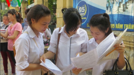 Hiện tượng "mưa điểm 10" và chất lượng của một kỳ thi (8/7/2017)