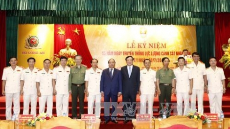Thủ tướng Nguyễn Xuân Phúc yêu cầu xây dựng lực lượng Cảnh sát nhân dân đáp ứng yêu cầu nhiệm vụ trong tình hình mới (Thời sự chiều 18/7/2017)
