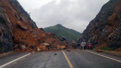 Mưa to kéo dài liên tục trên diện rộng những ngày qua, gây nhiều thiệt hại về tài sản và hoa màu cho các tỉnh phía Bắc (Thời sự đêm 2/7/2017)
