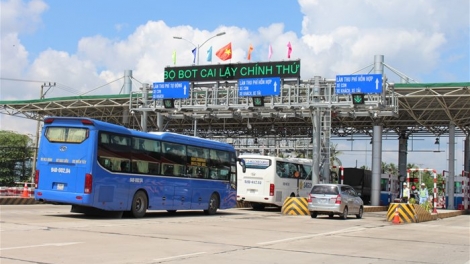 Bộ Giao thông Vận tải vẫn chưa đưa ra được phương án xử lý về những bất cập tại trạm thu phí Cai Lậy, tỉnh Tiền Giang (Thời sự trưa 14/8/2017)