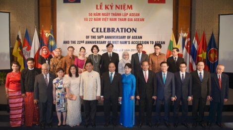 Thủ tướng Nguyễn Xuân Phúc và Phu nhân chủ trì Lễ kỷ niệm 50 năm Ngày thành lập ASEAN  (Thời sự đêm 8/8/2017)