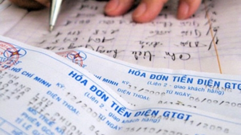Từ hôm nay, Tập đoàn Điện lực Việt Nam được tự quyết định điều chỉnh tăng hoặc giảm giá bán điện bình quân trong phạm vi khung giá quy định (Thời sự trưa 15/8/2017)