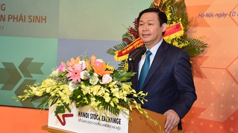 Trước việc vốn hóa thị trường phiên giao dịch hôm qua "bốc hơi" gần 2 tỷ đôla vì những tin đồn, Phó thủ tướng Vương Đình Huệ chỉ rõ đây là điều rất đáng lo ngại (Thời sự chiều 10/8/2017)