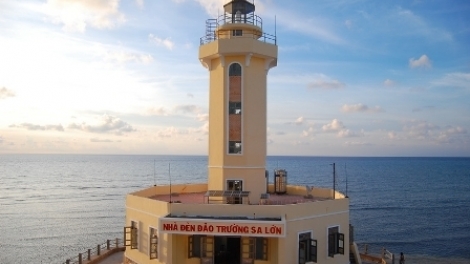 "Người bảo đảm hàng hải” Bùi Đức Nhuận và câu chuyện về gian khó của những người xây dựng đèn biển. (09/8/2017)