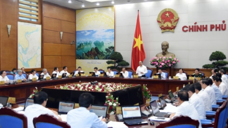 Họp Chính phủ thường kỳ tháng 7, Thủ tướng Nguyễn Xuân Phúc yêu cầu nhận diện đúng tình hình từng ngành, từng lĩnh vực, phấn đấu hoàn thành kế hoạch năm nay, đạt mục tiêu tăng trưởng 6,7% (Thời sự trưa 3/8/2017)