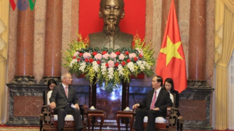 Tiếp Chánh án Tòa án tối cao Hàn Quốc Yang Sung-tae đang có chuyến thăm Việt Nam, Chủ tịch nước Trần Đại Quang khẳng định tầm quan trọng của nhu cầu hợp tác, trao đổi kinh nghiệm trong bối cảnh nền tư pháp và pháp luật Việt Nam đang có những cải cách sâu rộng (Thời sự đêm 28/8/2017)