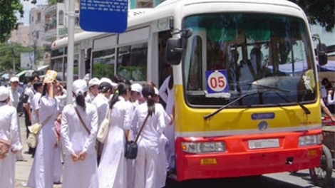 Làm gì để tăng lượng học sinh đi đến trường bằng xe buýt ở các thành phố lớn? (11/9/2017)