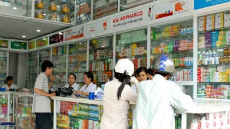 Để khắc phục tình trạng bán thuốc không theo đơn đang phổ biến hiện nay, Bộ Y tế sẽ thí điểm giám sát bằng hệ thống camera tại nhà thuốc (Thời sự chiều 21/9/2017)