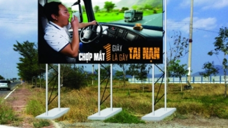 Bạn hữu đường xa: Vấn đề buồn ngủ của các bác tài khi lái xe (25/9/2017)