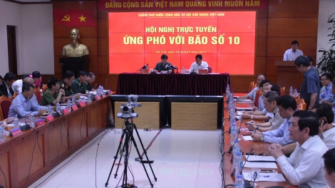 Bão “siêu mạnh” số 10 đang tiếp tục mạnh thêm. Dự  báo sáng mai, vị trí tâm bão trên vùng biển các tỉnh từ Nghệ An đến Quảng Trị. (Thời sự trưa 14/9/2017)