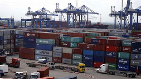 Cơ quan điều tra tạm giam 1 cán bộ Hải quan thành phố Hồ Chí Minh liên quan đến vụ việc hơn 200 container bị mất tích tại cảng Cát Lái (Thời sự trưa 11/9/2017)
