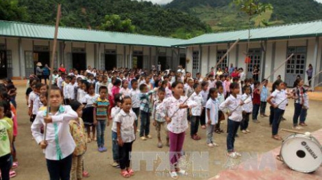 Khai giảng sớm tại xã Nặm Păm, huyện Mường La, tỉnh Sơn La, địa phương chịu thiệt hại nặng nề nhất trong đợt lũ quét xảy ra đầu tháng 8 vừa qua (Thời sự chiều 03/9/2017)