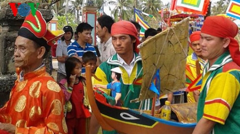 Lễ Khao lề thế lính Hoàng Sa: Nhắc nhở con cháu hùng binh kế tục bảo vệ chủ quyền Hoàng Sa của Hải đội Hoàng Sa năm xưa (18/9/2017)