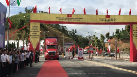 Thông xe tuyến đường chuyên dụng vận tải hàng hóa Việt Nam-Trung Quốc: Đây là dấu mốc quan trọng cho doanh nghiệp hai nước tăng cường quan hệ giao thương, xuất khẩu hàng hóa (Thời sự chiều 11/9/2017)