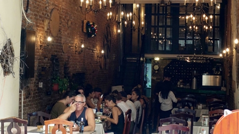 Cơ sở kinh doanh dịch vụ ăn uống phải có ít nhất 50 chỗ ngồi mới được xét công nhận đạt tiêu chuẩn phục vụ khách du lịch: Có đi ngược lại với chỉ đạo của Chính phủ trong việc nỗ lực cắt giảm điều kiện kinh doanh hay không? (30/1/2018)