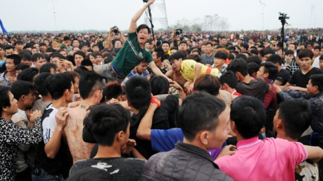 Bộ Văn hóa, Thể thao và Du lịch yêu cầu các địa phương không cấp phép tổ chức lễ hội có nội dung kích động bạo lực (Thời sự chiều 20/1/2018)